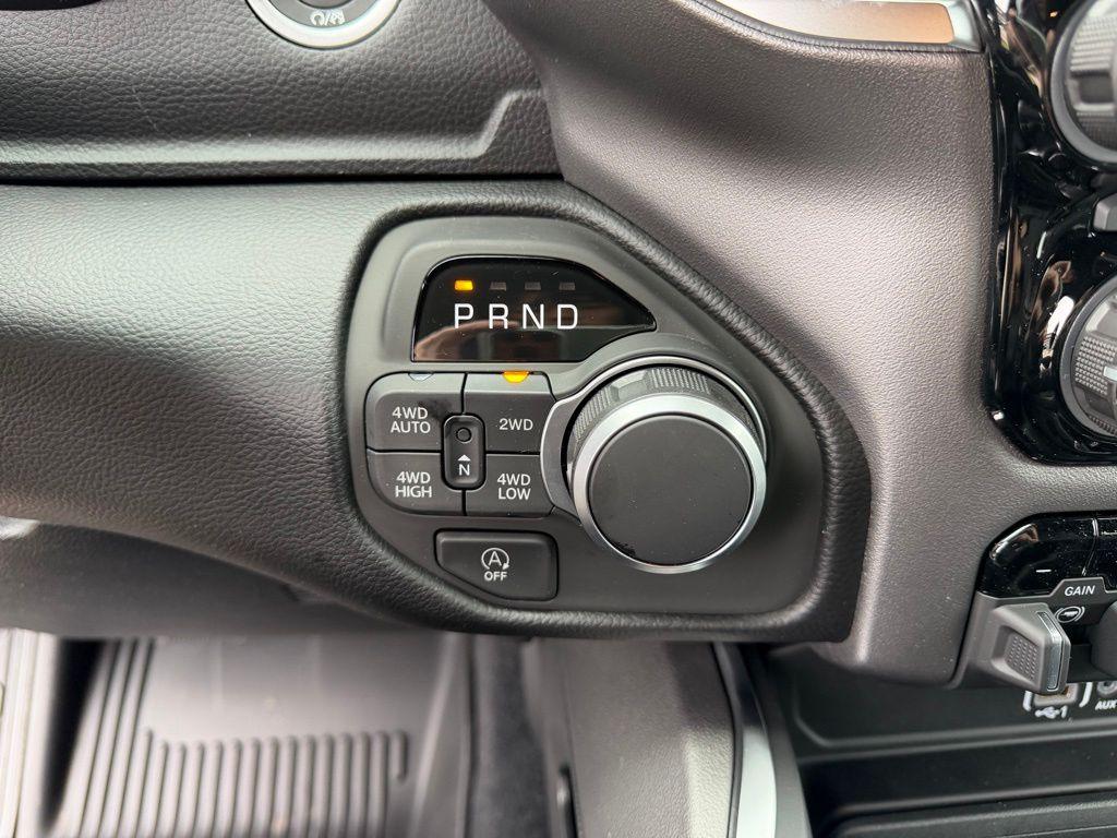2026 RAM 1500 BIG HORN/LONE STAR — миниатюра 23