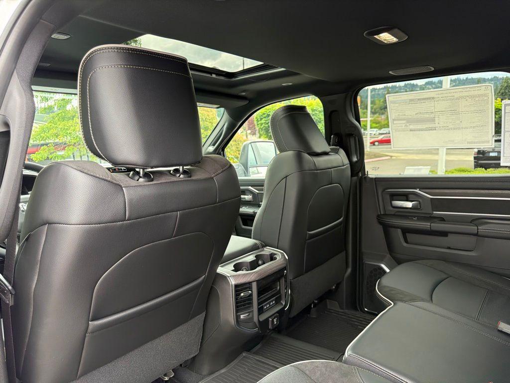 صورة مصغرة 31 لـ 2026 RAM 3500 LARAMIE