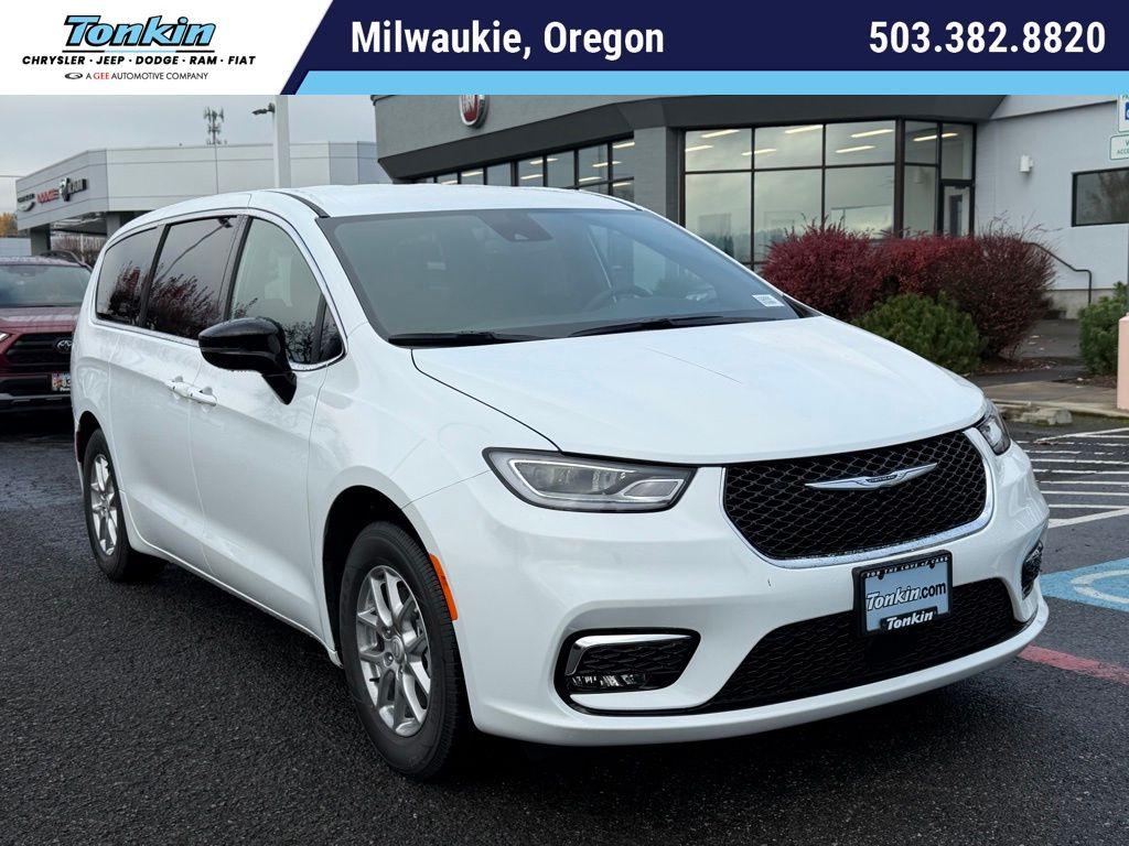 New 2026 Chrysler Pacifica Select