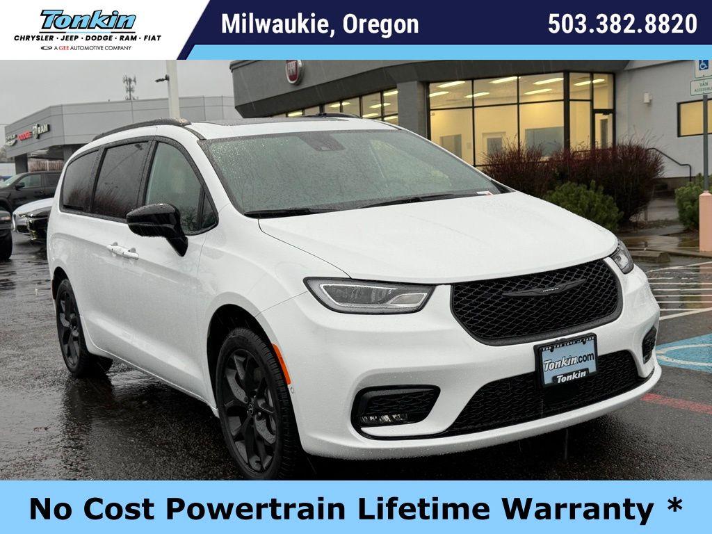 New 2026 Chrysler Pacifica Select