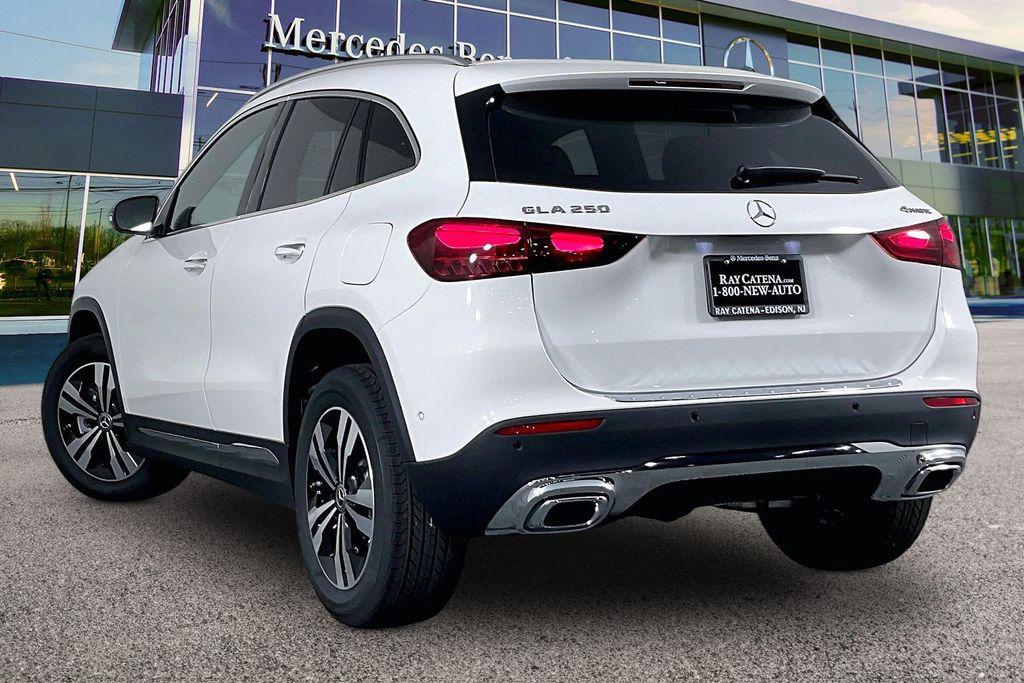 2026 Mercedes-BENZ GLA — фото 3