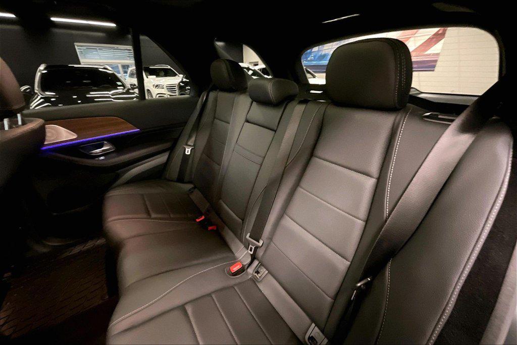 2026 Mercedes-BENZ GLE — миниатюра 18