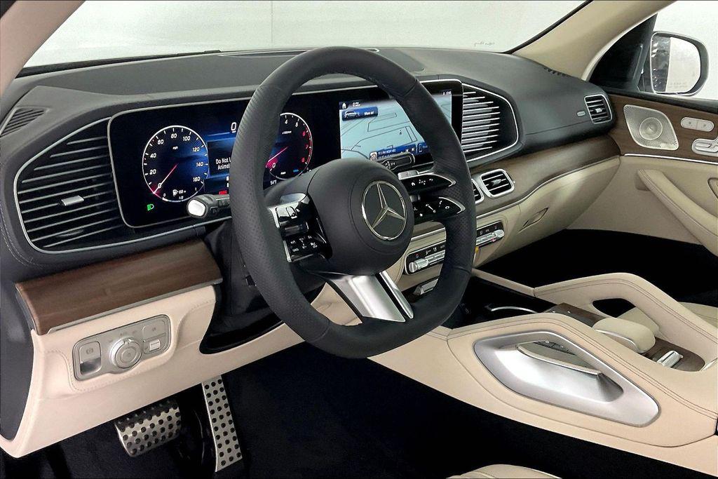 2026 Mercedes-BENZ GLS — фото 6