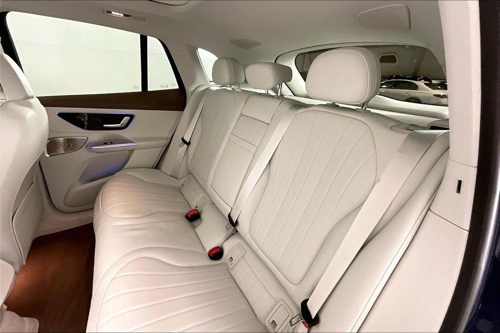 صورة 18 لـ 2023 Mercedes-BENZ EQE