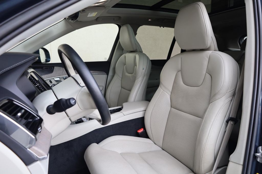 2023 Volvo XC90 B6 ULTIMATE 7-SEATER — миниатюра 17