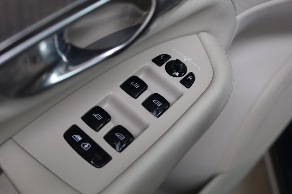 2023 Volvo XC90 B6 ULTIMATE 7-SEATER — миниатюра 46
