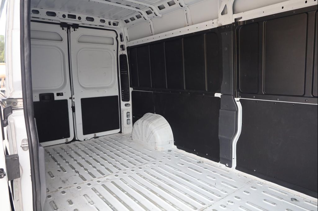 2024 RAM PROMASTER 2500 TRADESMAN — миниатюра 12