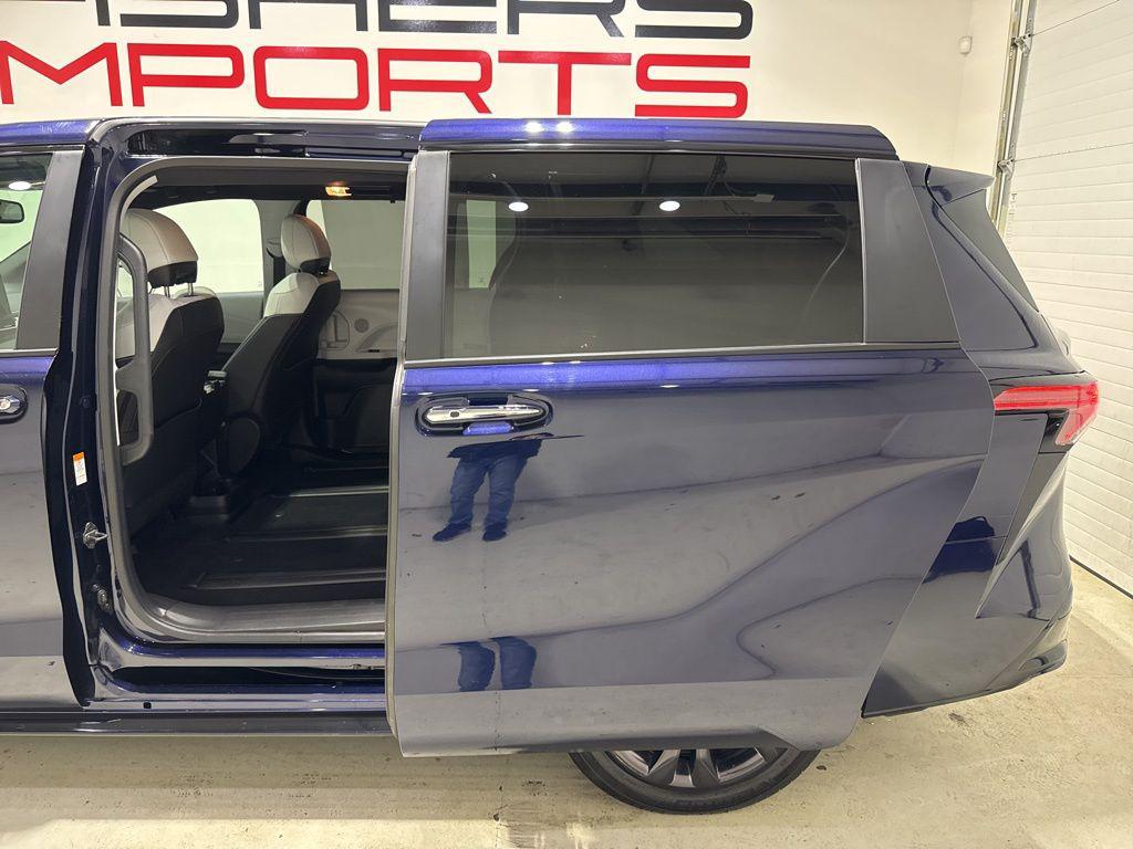 TOYOTA SIENNA - 7