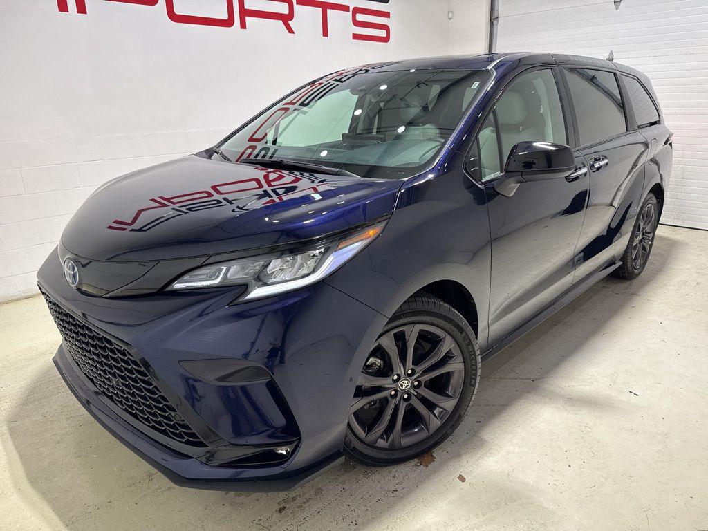 TOYOTA SIENNA - 2