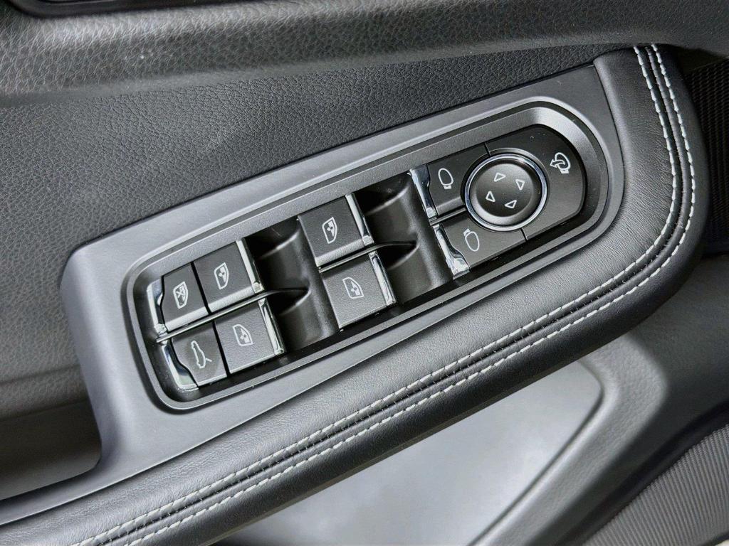 2026 Porsche MACAN T — миниатюра 31