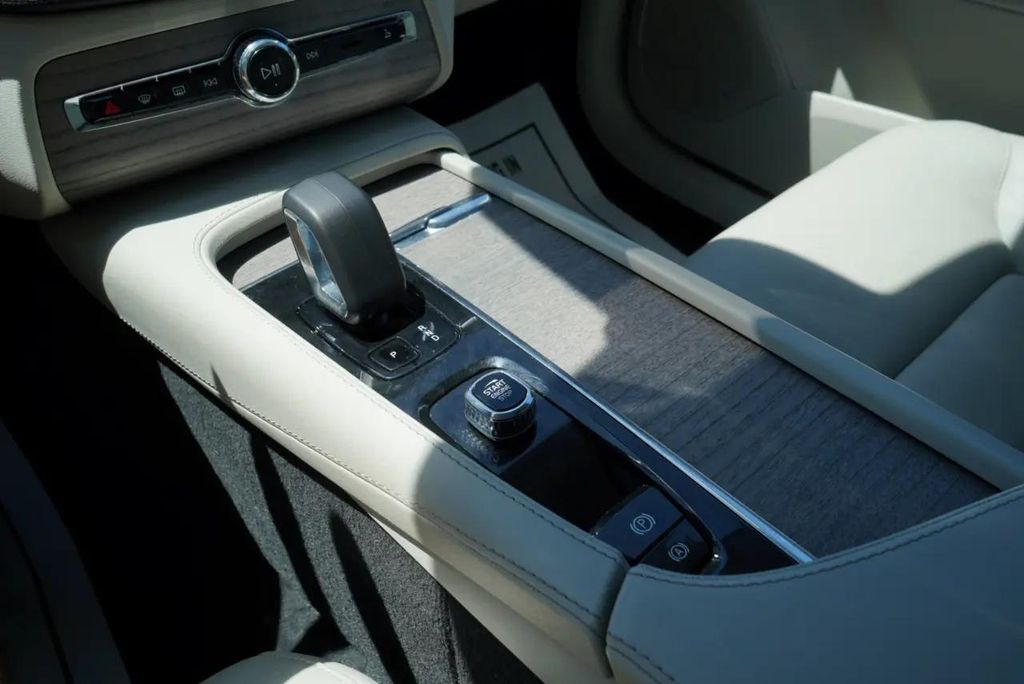 2023 Volvo XC90 B6 PLUS 7-SEATER — миниатюра 39