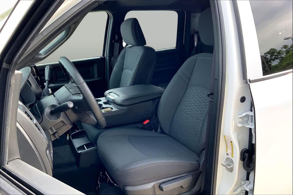 2026 RAM 3500 TRADESMAN CREW CAB 4X4 8' BOX — фото 9
