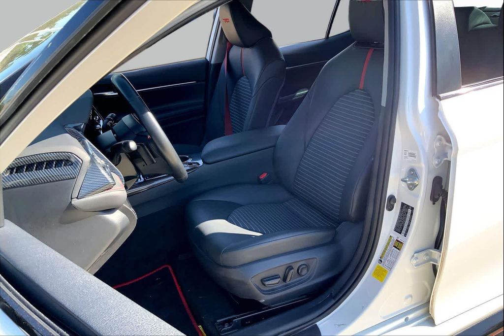 صورة 8 لـ 2022 Toyota CAMRY TRD