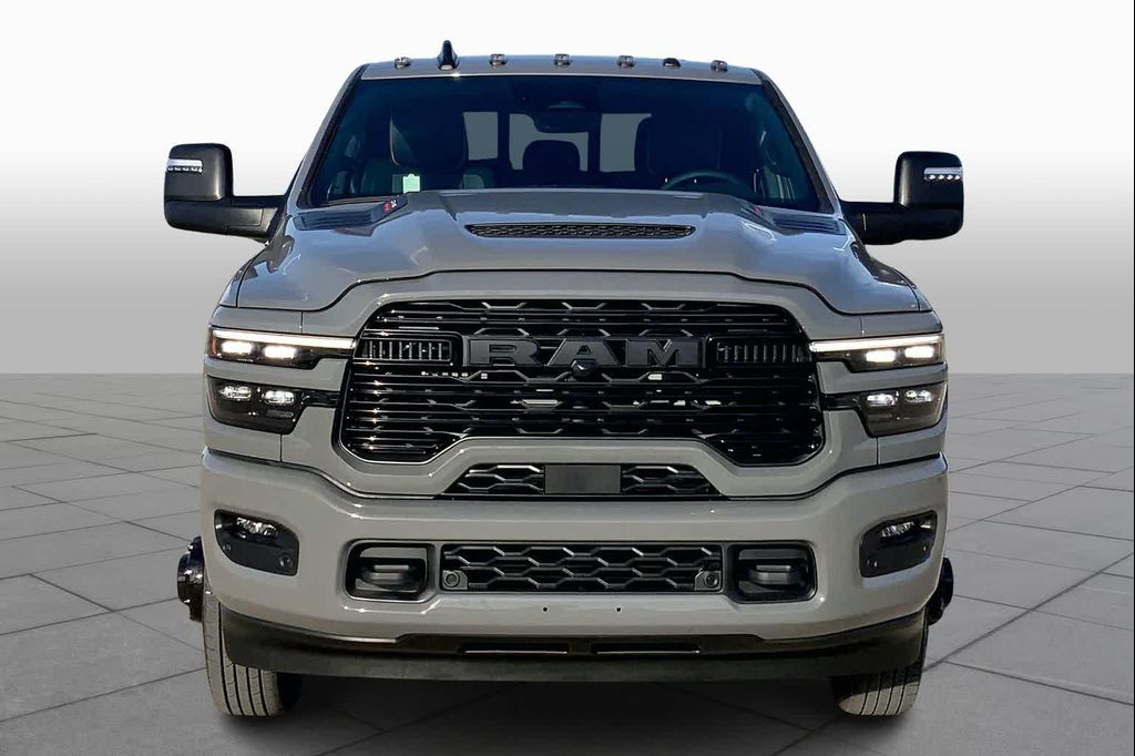 2026 RAM 3500 LARAMIE CREW CAB 4X4 8' BOX — фото 3