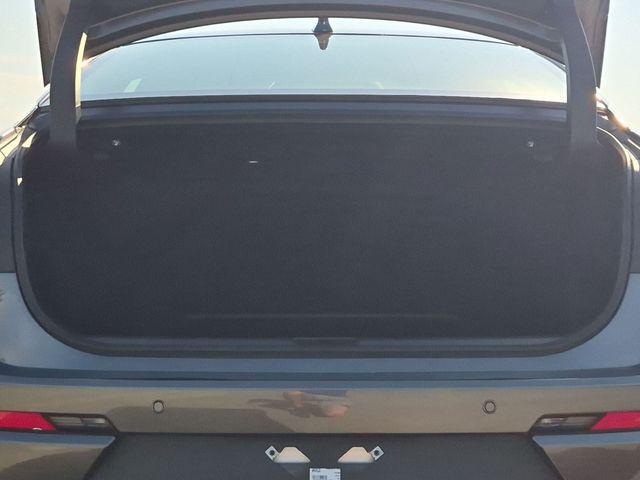 صورة 29 لـ 2023 Toyota CROWN LIMITED
