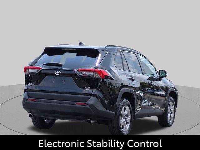 2025 Toyota RAV4 XLE photo 7