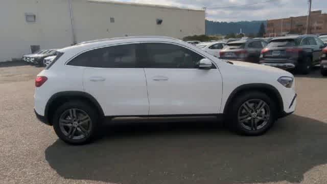 MERCEDES-BENZ GLA - 9