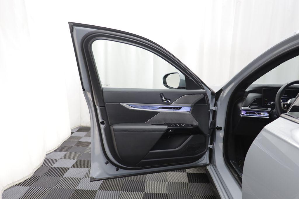 2025 BMW 740 XDRIVE photo 4