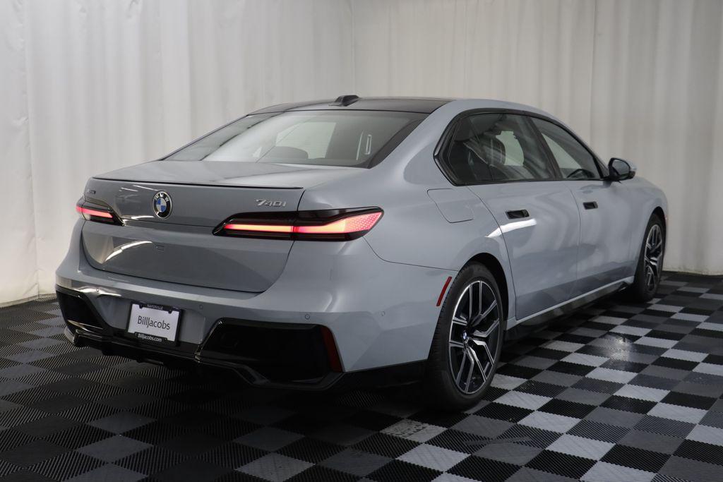 2025 BMW 740 XDRIVE thumbnail 18