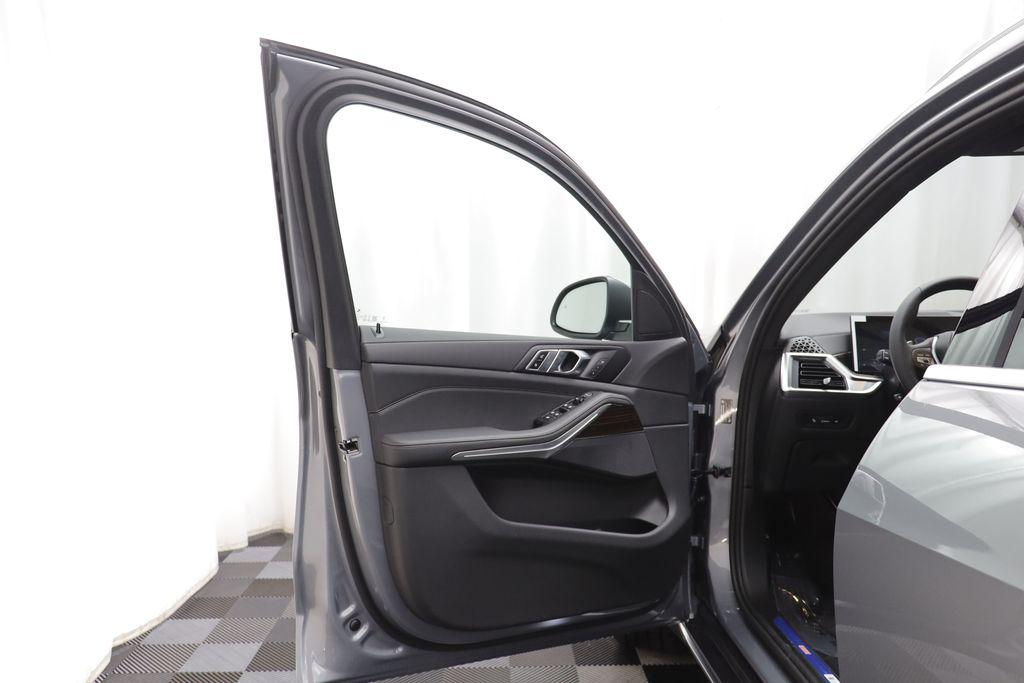 صورة 5 لـ 2026 BMW X5 XDRIVE40I