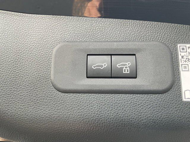 صورة مصغرة 12 لـ 2025 Toyota CROWN SIGNIA LIMITED