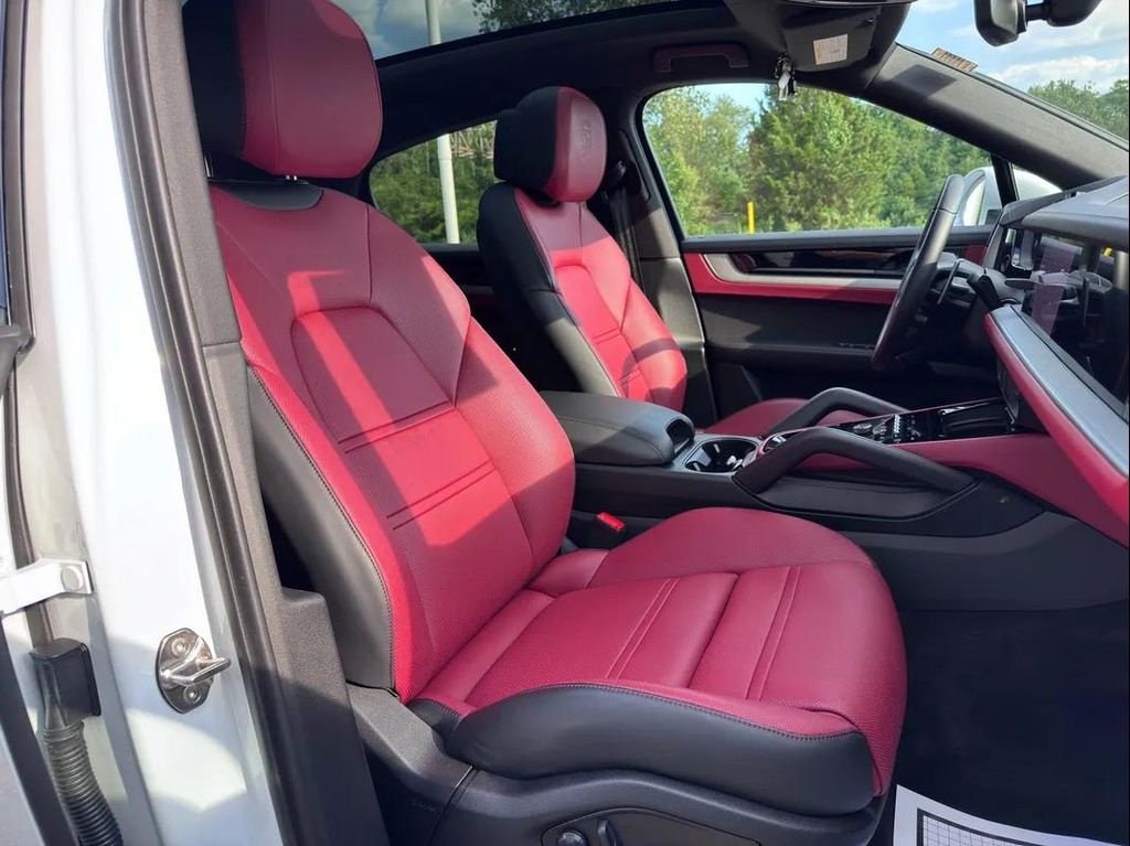 صورة مصغرة 32 لـ 2024 Porsche CAYENNE