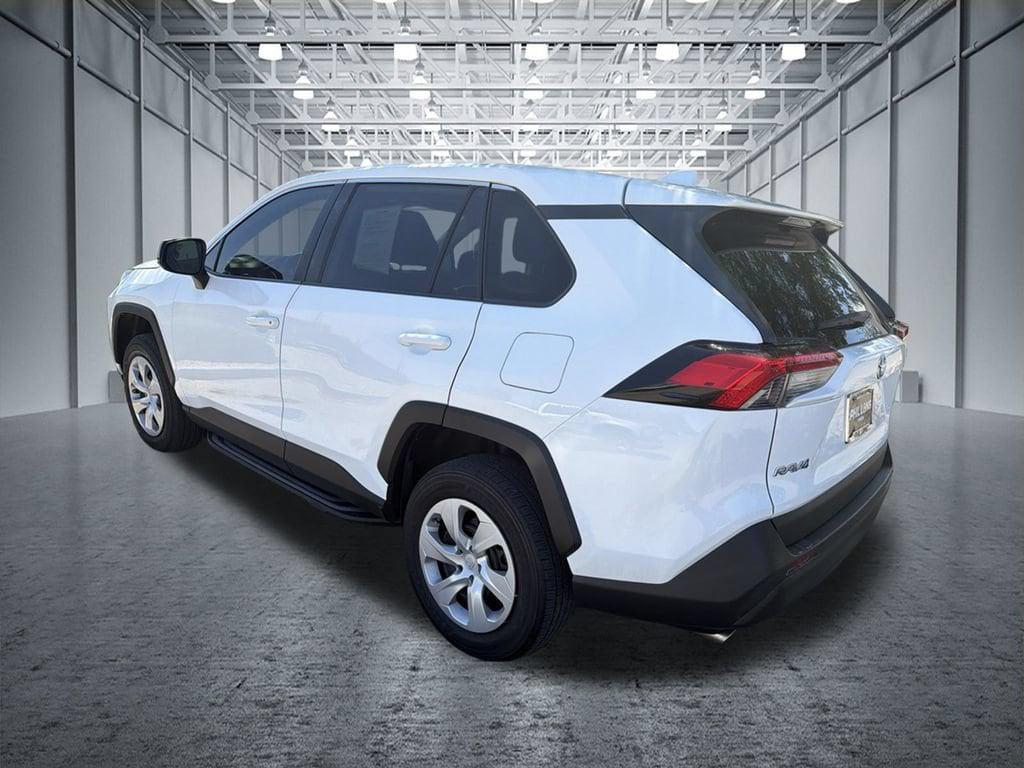 2023 Toyota RAV4 LE — фото 7