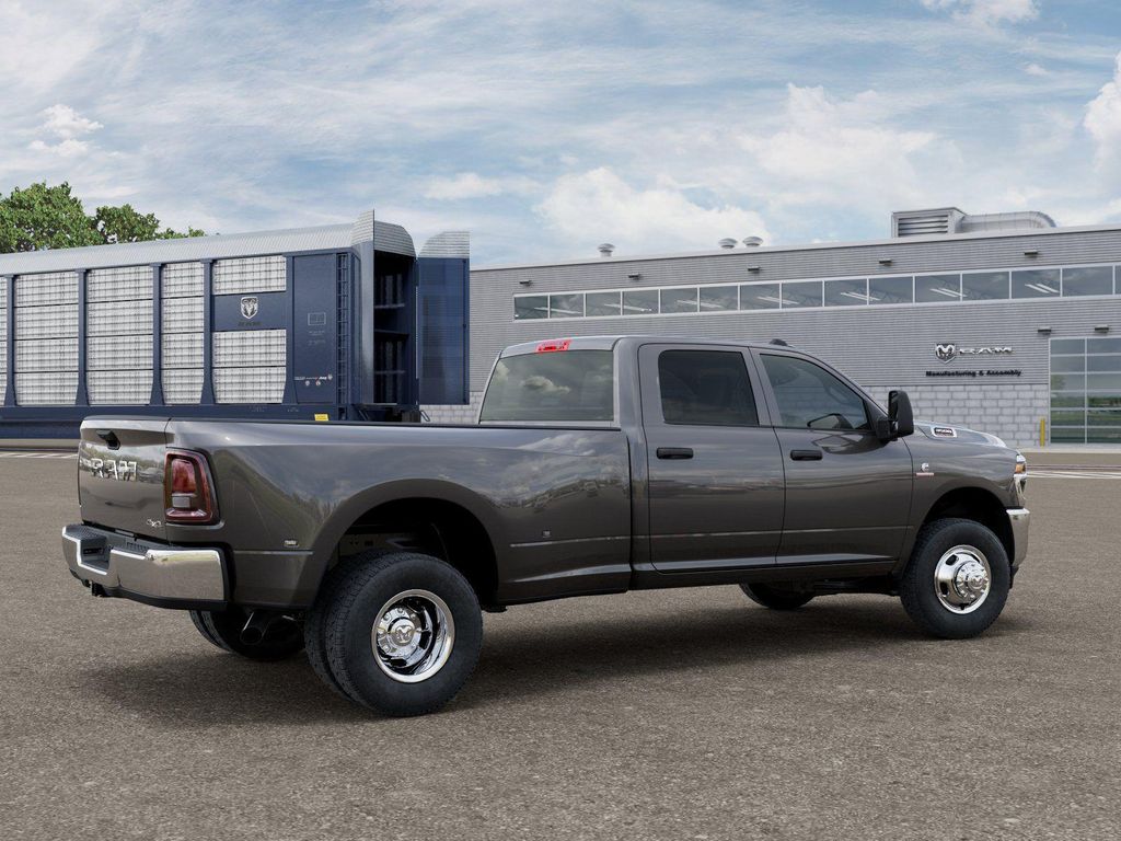 صورة 4 لـ 2026 RAM 3500 TRADESMAN CREW CAB 4X4 8' BOX