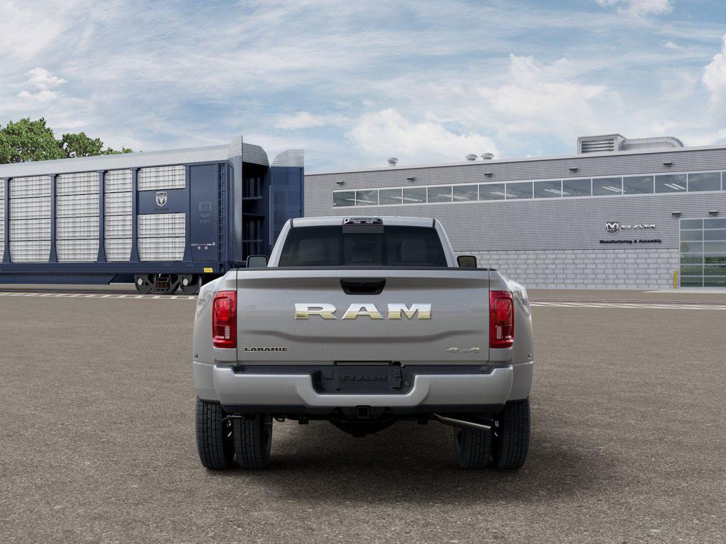 صورة 7 لـ 2026 RAM 3500 LARAMIE CREW CAB 4X4 8' BOX