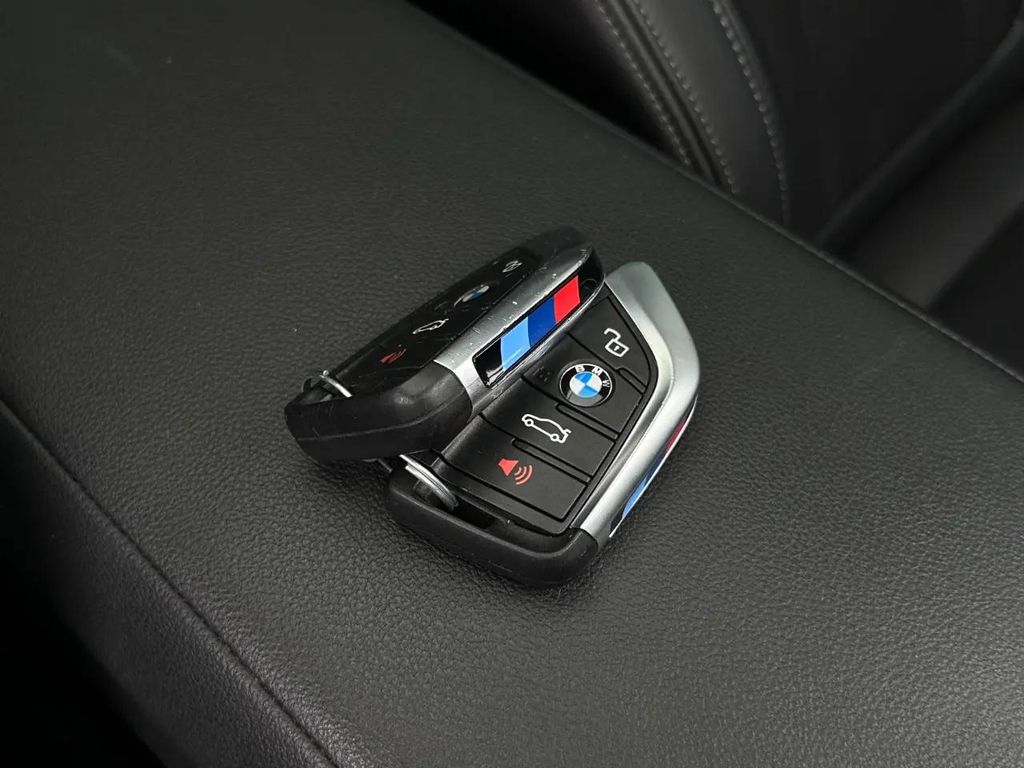 صورة 13 لـ 2024 BMW 330 330I SEDAN