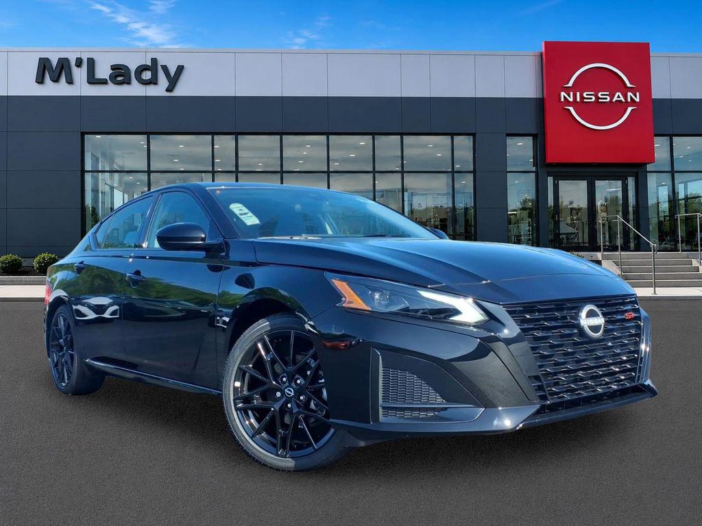 New 2026 Nissan Altima SR FWD