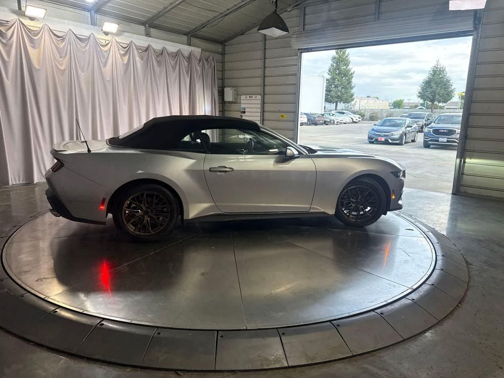 2025 FORD MUSTANG ECOBOOST PREMIUM — фото 4