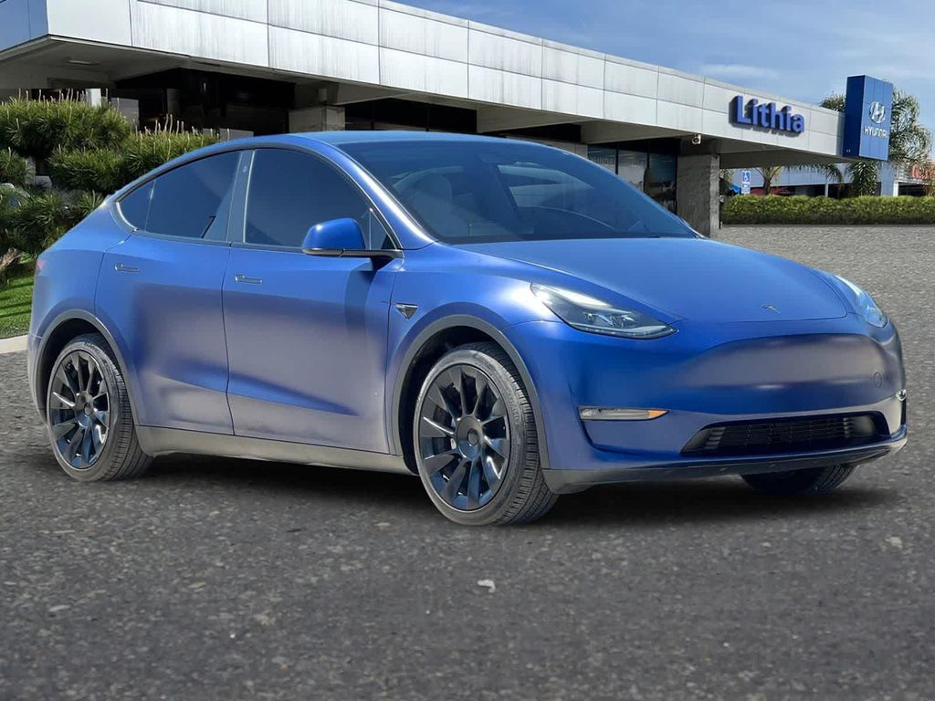 TESLA MODEL Y LONG RANGE - 10