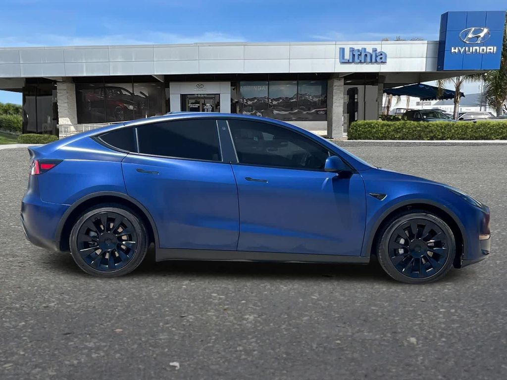 TESLA MODEL Y LONG RANGE - 9