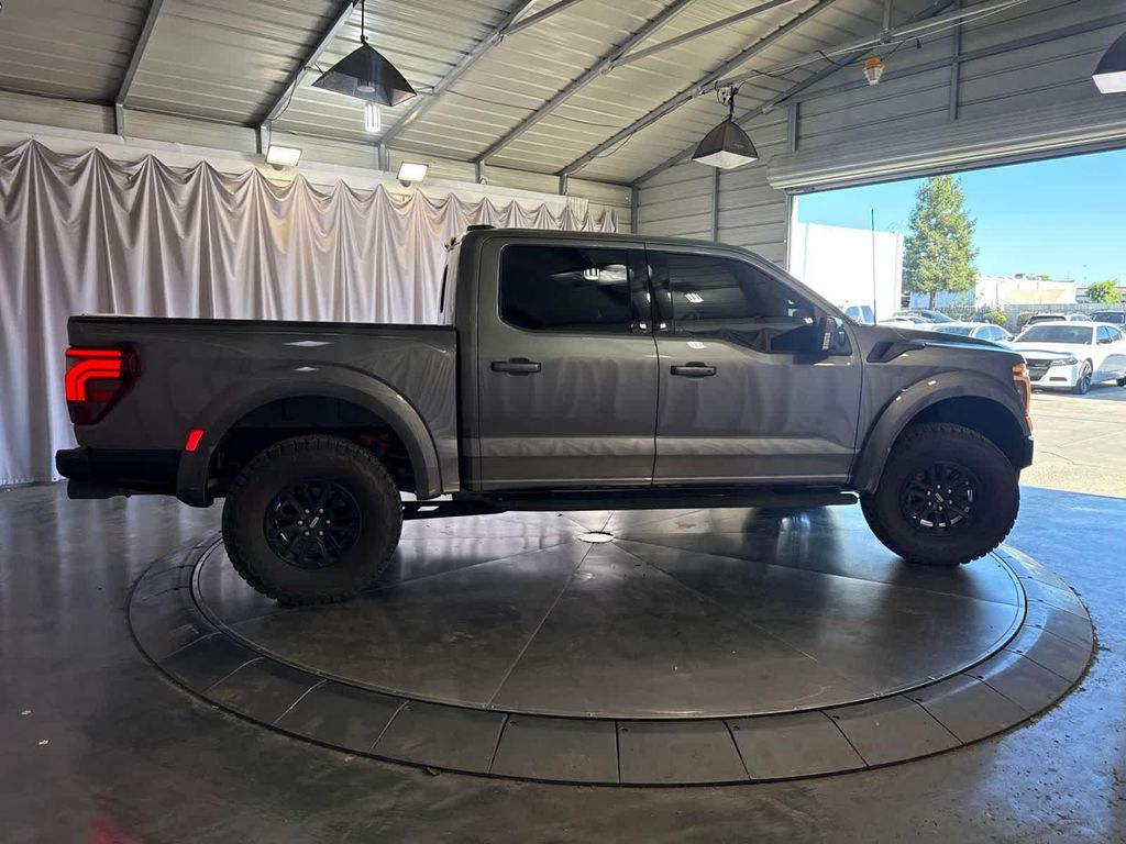 2025 FORD F-150 RAPTOR 照片 4