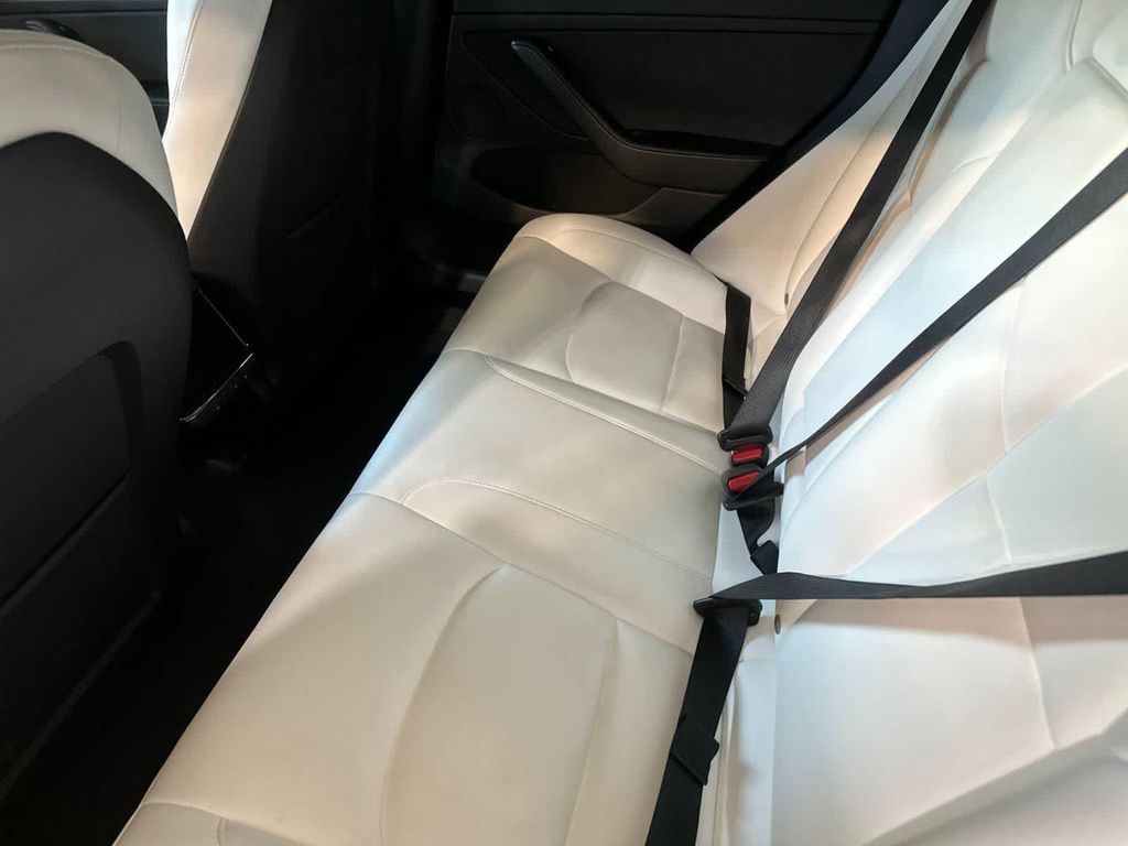 صورة 5 لـ 2022 Tesla MODEL 3 LONG RANGE