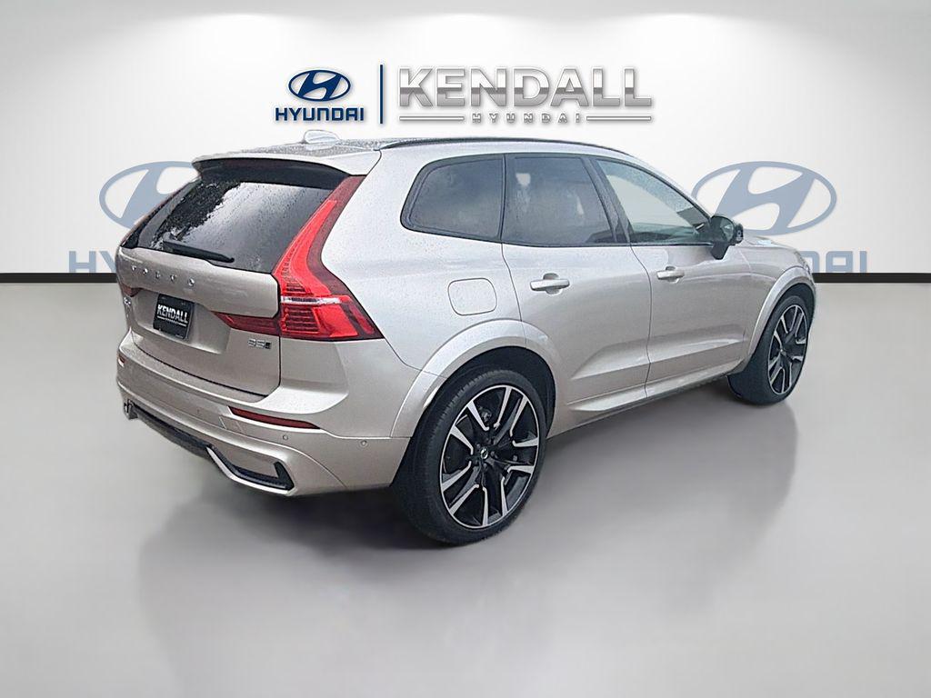 2024 Volvo XC60 B5 ULTIMATE DARK THEME — фото 6