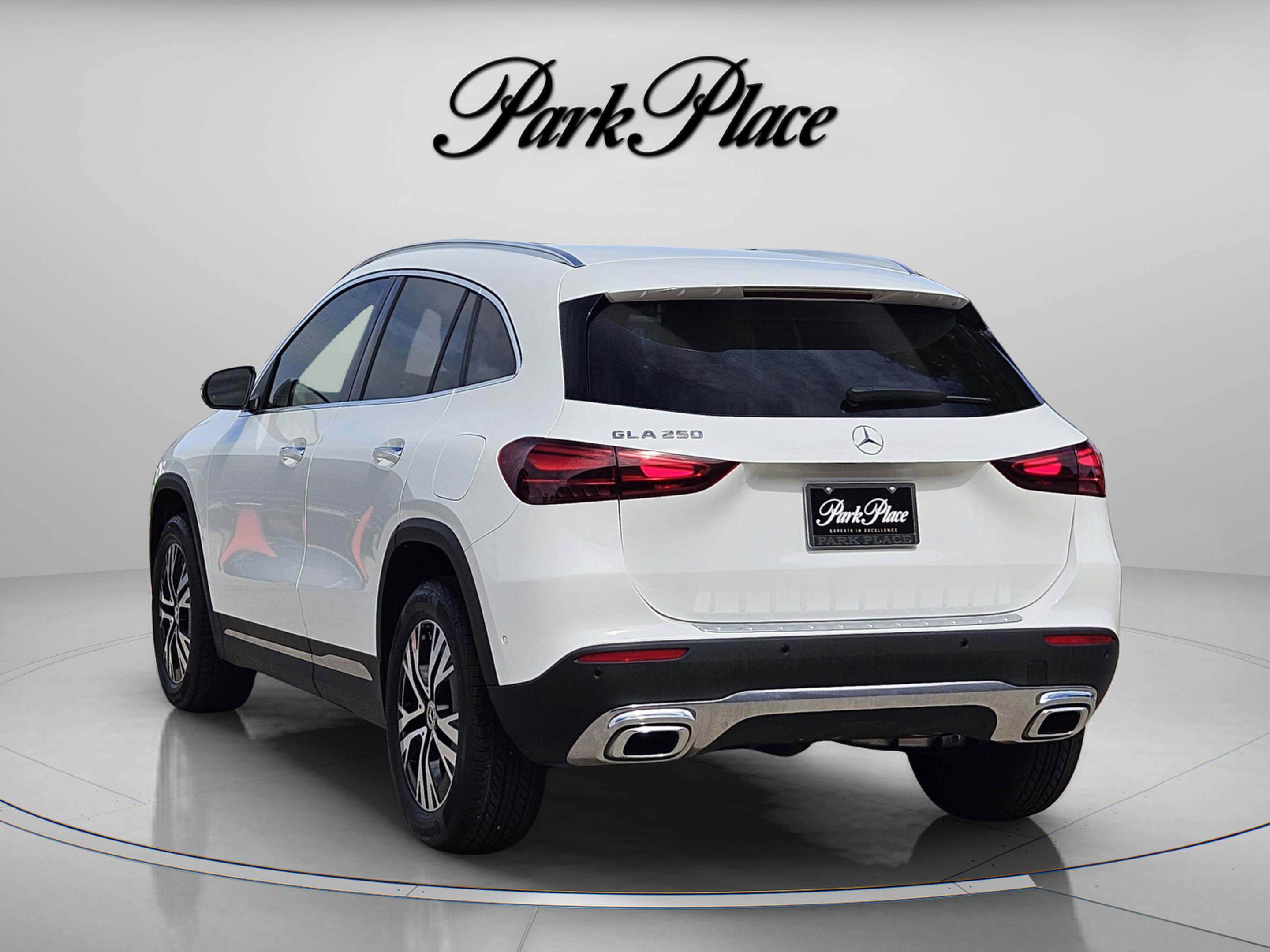 MERCEDES-BENZ GLA - 3