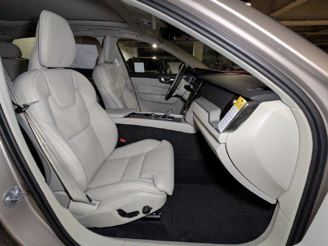 صورة مصغرة 29 لـ 2025 Volvo XC60 B5 ULTRA