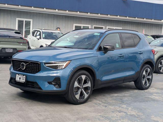 صورة 7 لـ 2023 Volvo XC40 B5 PLUS DARK THEME