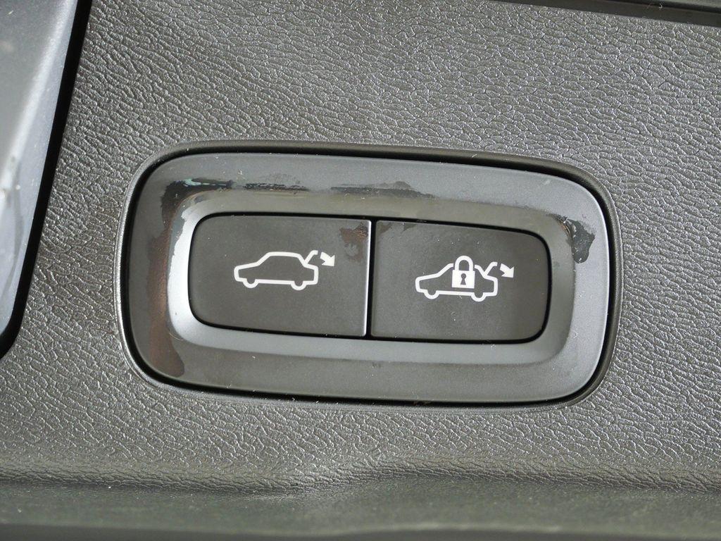 2025 Volvo XC60 PLUG-IN HYBRID T8 ULTRA BLACK EDITION — фото 29