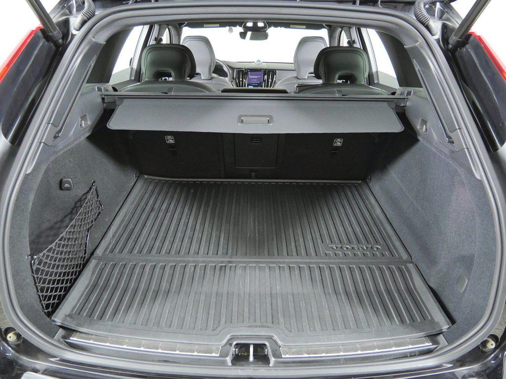 2025 Volvo XC60 PLUG-IN HYBRID T8 ULTRA BLACK EDITION — фото 28
