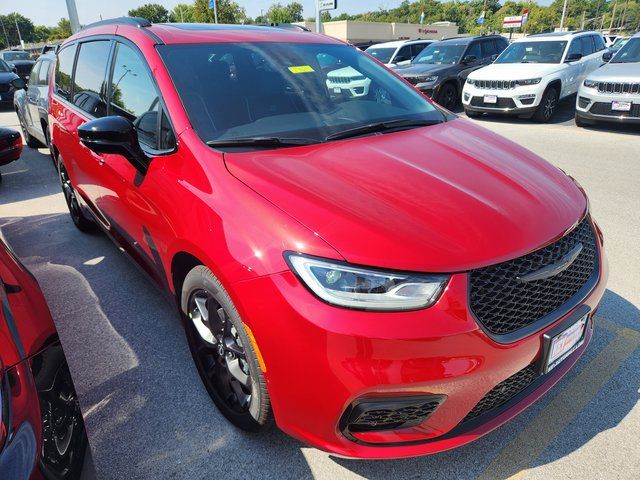 New 2026 Chrysler Pacifica Limited AWD