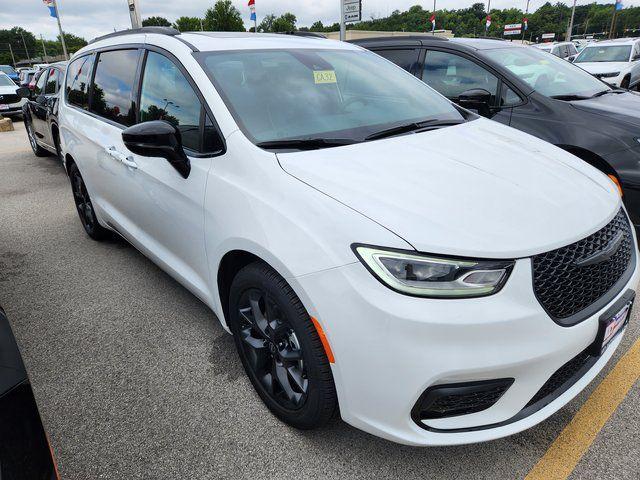 New 2026 Chrysler Pacifica Limited