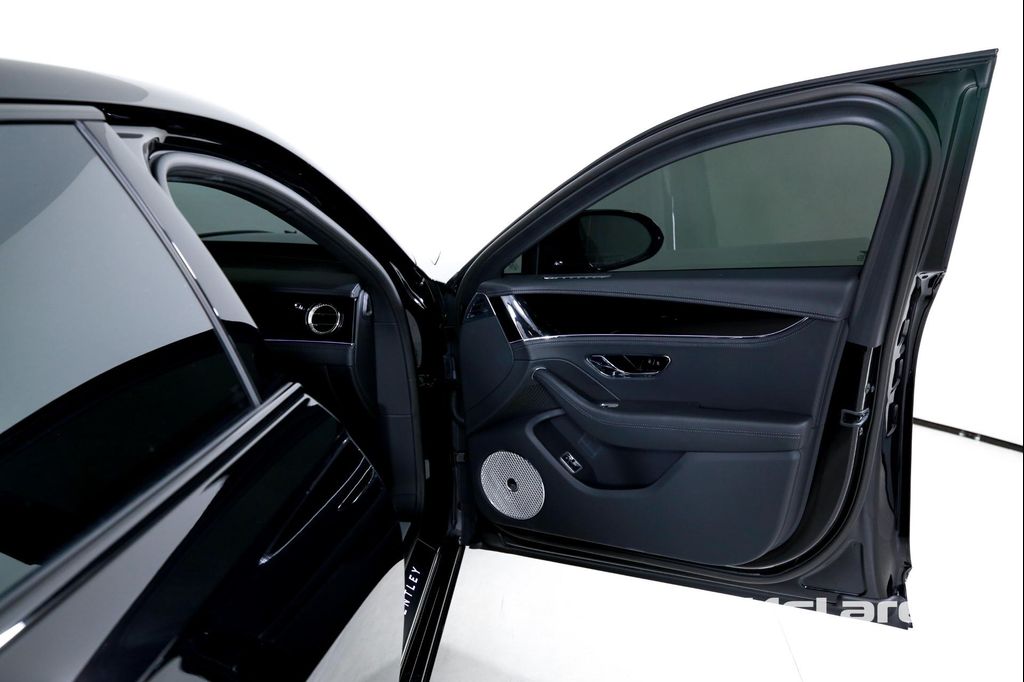 2025 Bentley FLYING SPUR BLACK EDITION — миниатюра 26