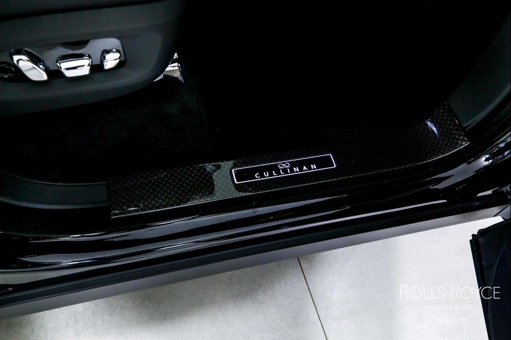 صورة مصغرة 37 لـ 2024 ROLLS-ROYCE CULLINAN BLACK BADGE