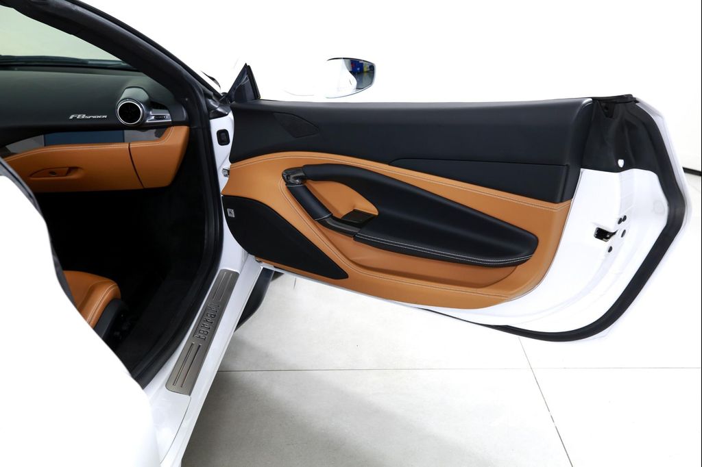 صورة مصغرة 19 لـ 2023 Ferrari F8 SPIDER CONVERTIBLE