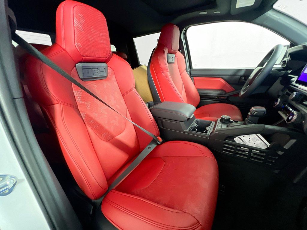 صورة مصغرة 27 لـ 2026 Toyota TACOMA HYBRID TRD PRO