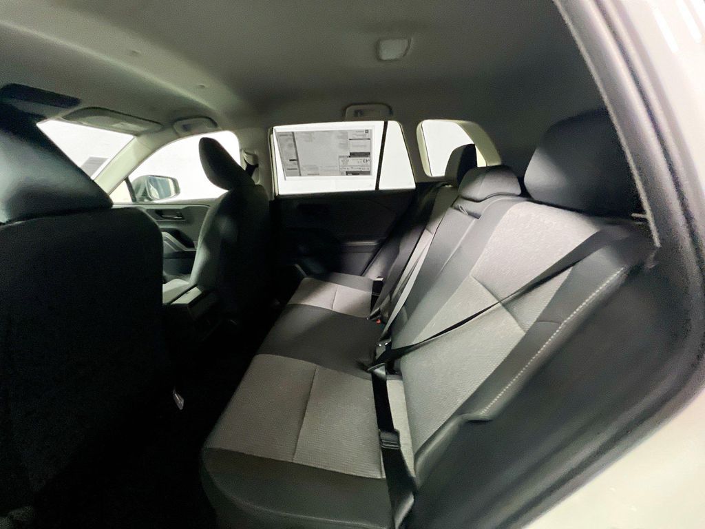 2026 Toyota RAV4 LE — фото 25