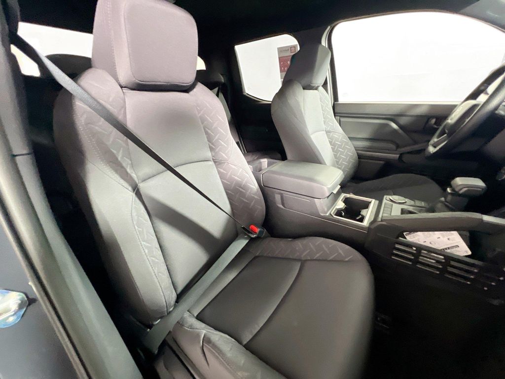 صورة مصغرة 27 لـ 2026 Toyota TACOMA SR5